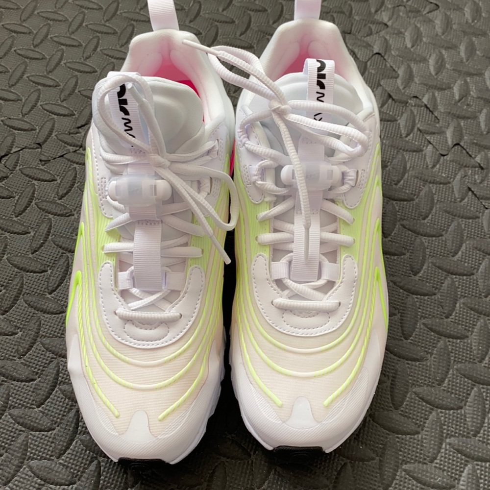 brand new nike 270 react